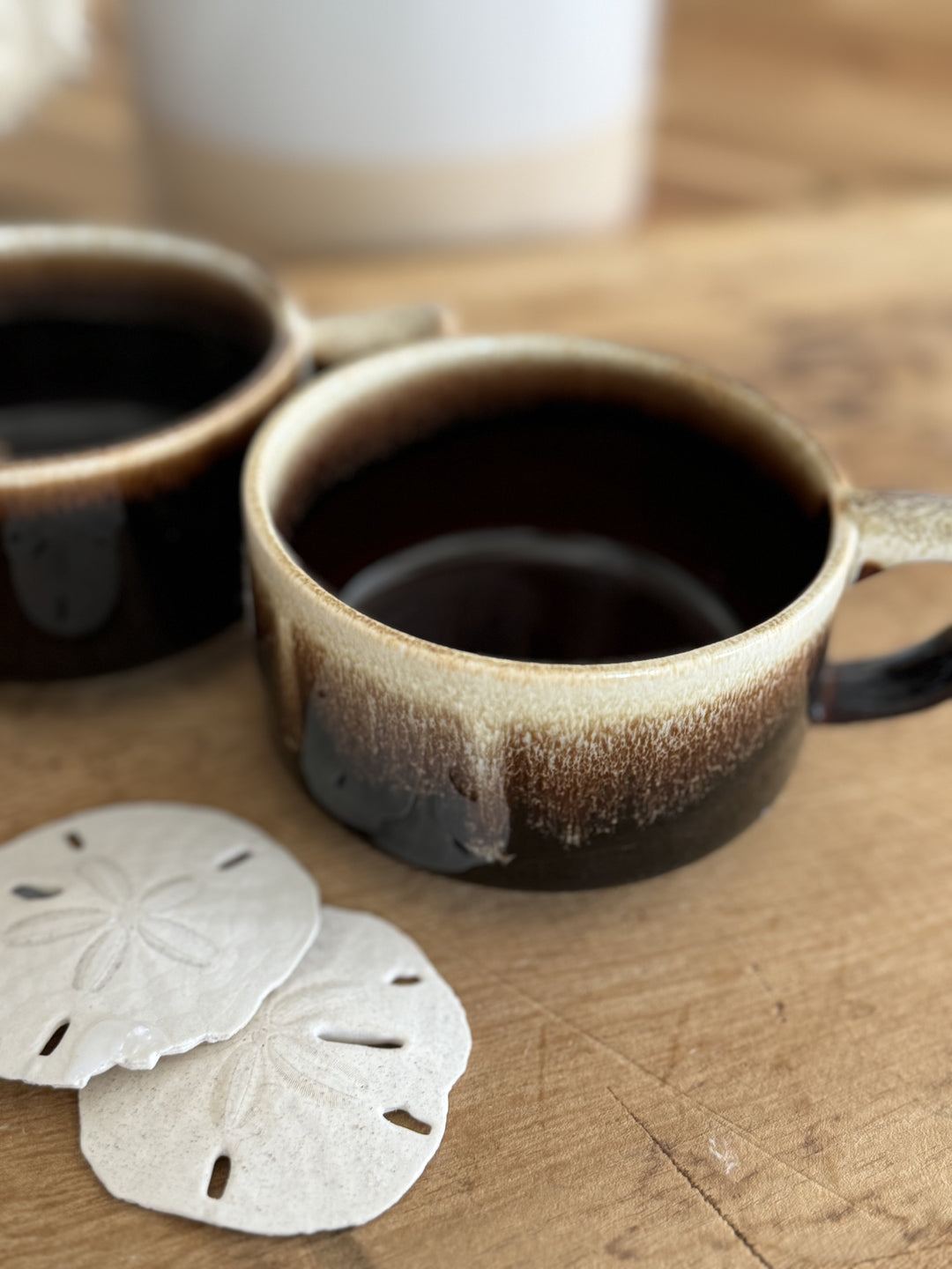 SET OF VINTAGE SMALL MUGS / STONEWARE