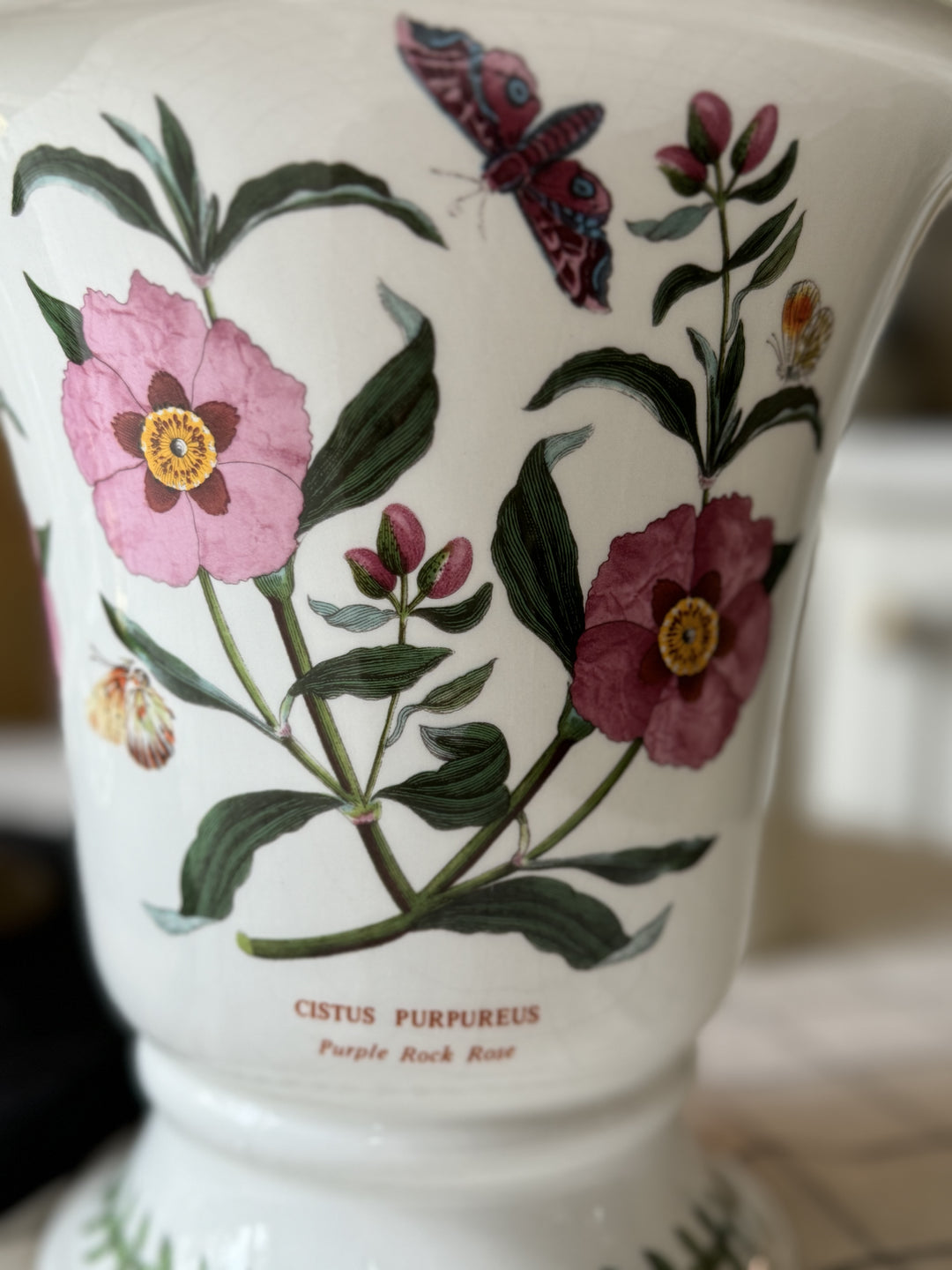 BEAUTIFUL FLORAL VASE