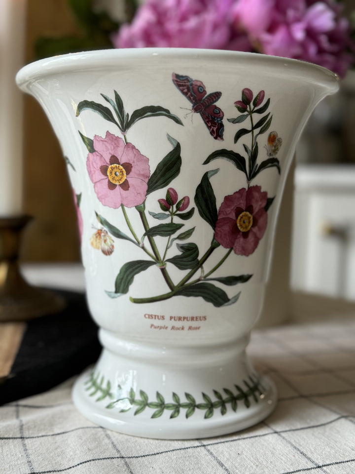 BEAUTIFUL FLORAL VASE