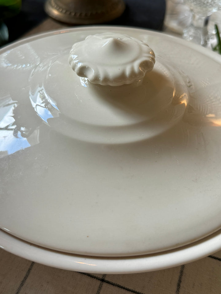 WHITE BOWL WITH LID